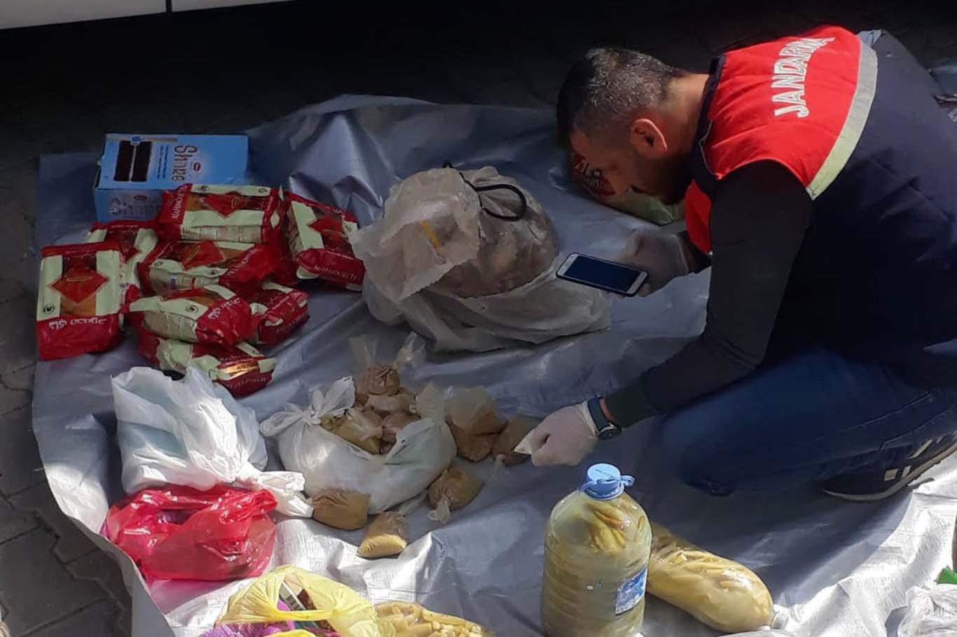 Mardin’de baharat poşetlerinin içine gizlenmiş uyuşturucu madde bulundu Mardin’de baharat poşetlerinin içine gizlenmiş uyuşturucu madde bulundu